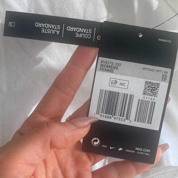 Brand new Nike white tee - Picture 4 of 7